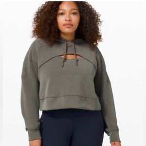 Lululemon Women's Get Centred Centered Crop Hoodie Softstreme Size 4 Grey Sage